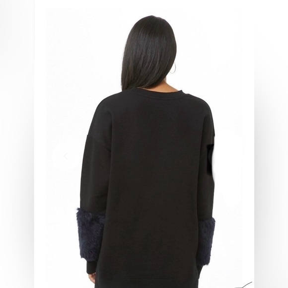 Forever21 Faux Fur arm panels/ Oversize fleece sweatshirt/long  sleeves 🖤 - Picture 6 of 6